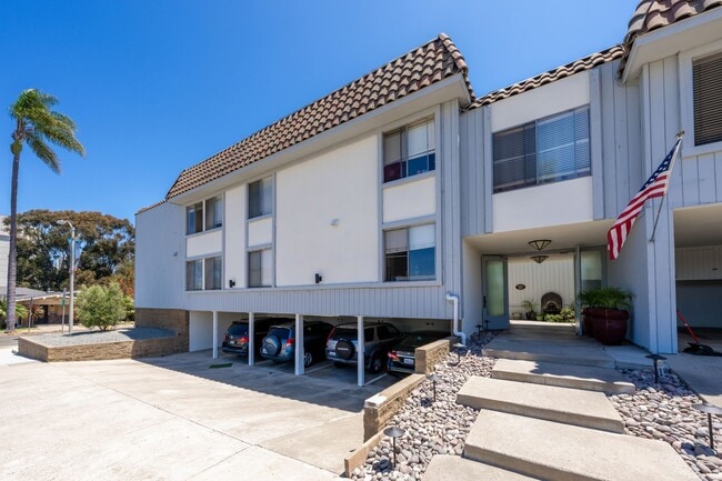 Building Photo - University Crest Apartments | Hillcrest/Mission Hills – Modern Living