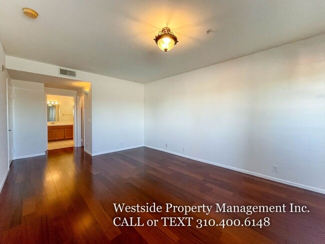 Building Photo - Mar Vista Upper 3Bd/2.5BA Multi-Level Condo