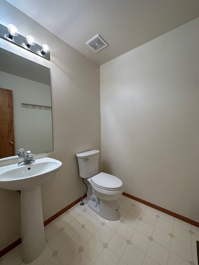 Building Photo - Coming Soon! Updated 4 Bedroom in Stetson ...