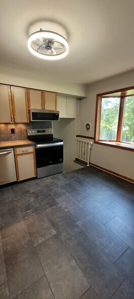 Deluxe Vinyl Plank Flooring - 270 Riverview Rd