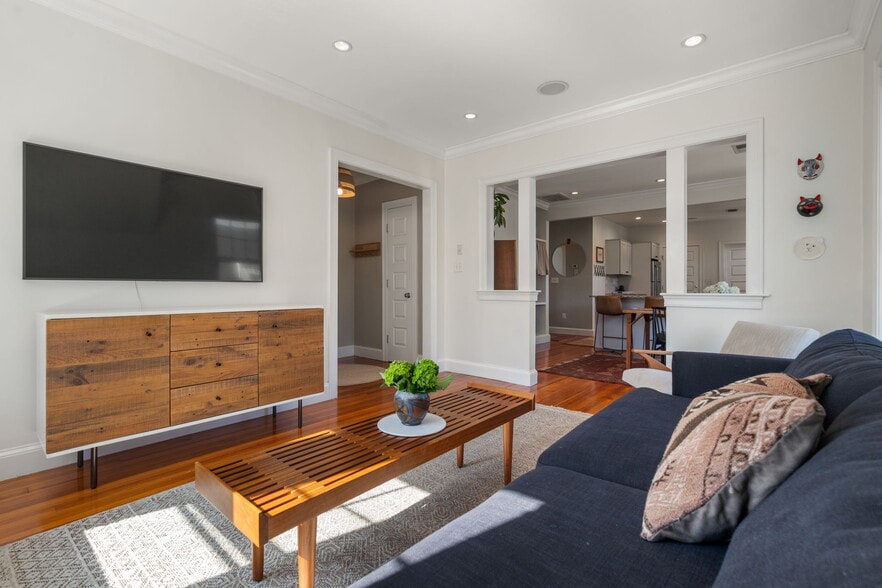 Building Photo - 22 S Walter St