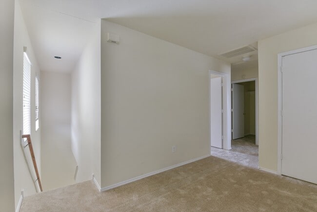 Building Photo - 5719 Clerkenwell Dr