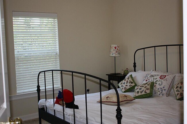 Building Photo - 5423 Montbury Ln
