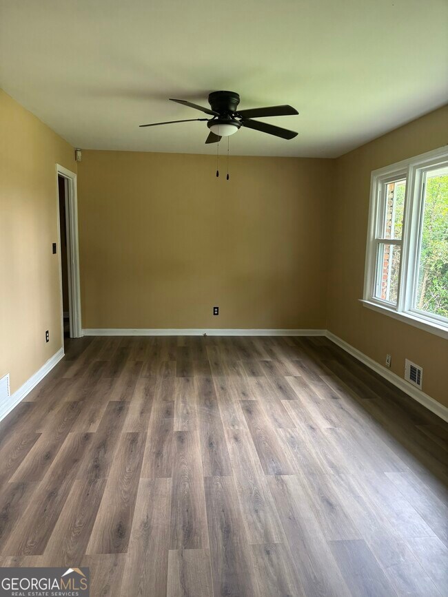 Building Photo - 4469 Meadow Dr