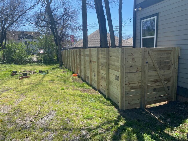 Building Photo - 336 Vivelle Ave