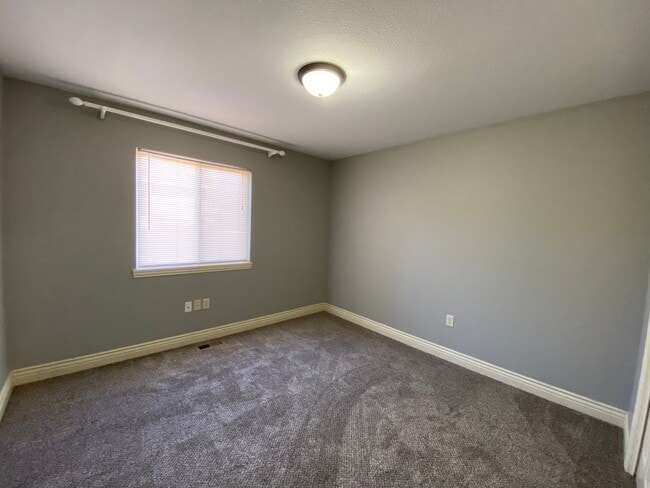 Building Photo - MINUTES FROM FT. RILEY! TWO CAR GARAGE!