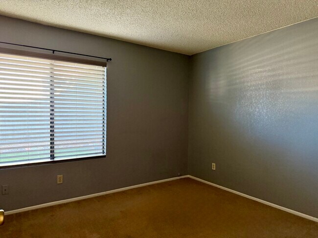 Building Photo - 4871 W Condor Dr