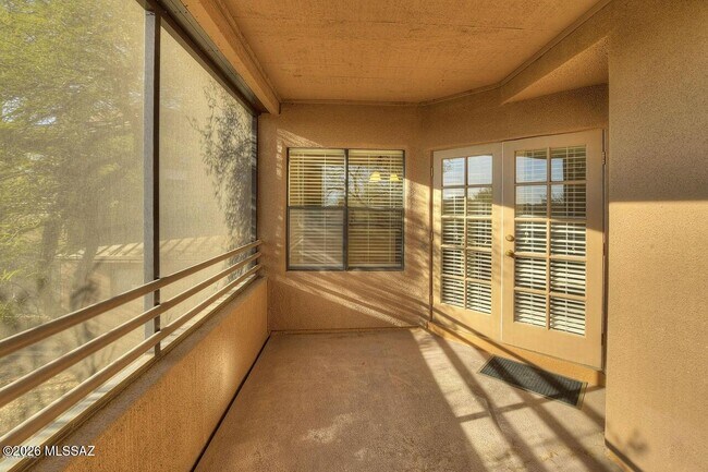 Building Photo - 6655 N Canyon Crest Dr