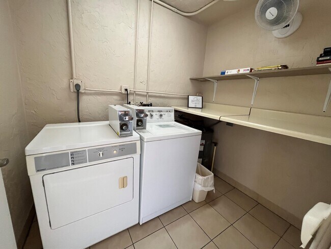 Building Photo - 995 La Guna Dr