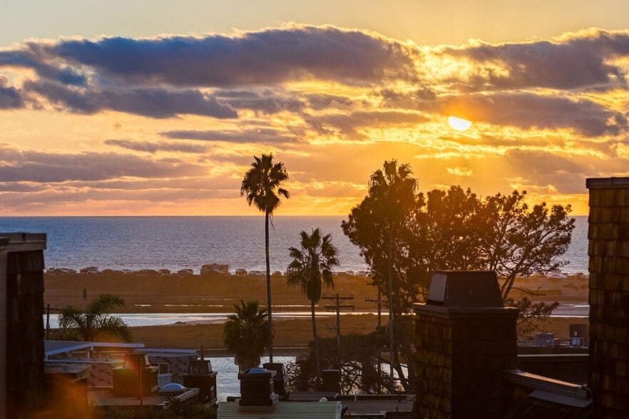 Building Photo - 12933 Caminito Del Canto