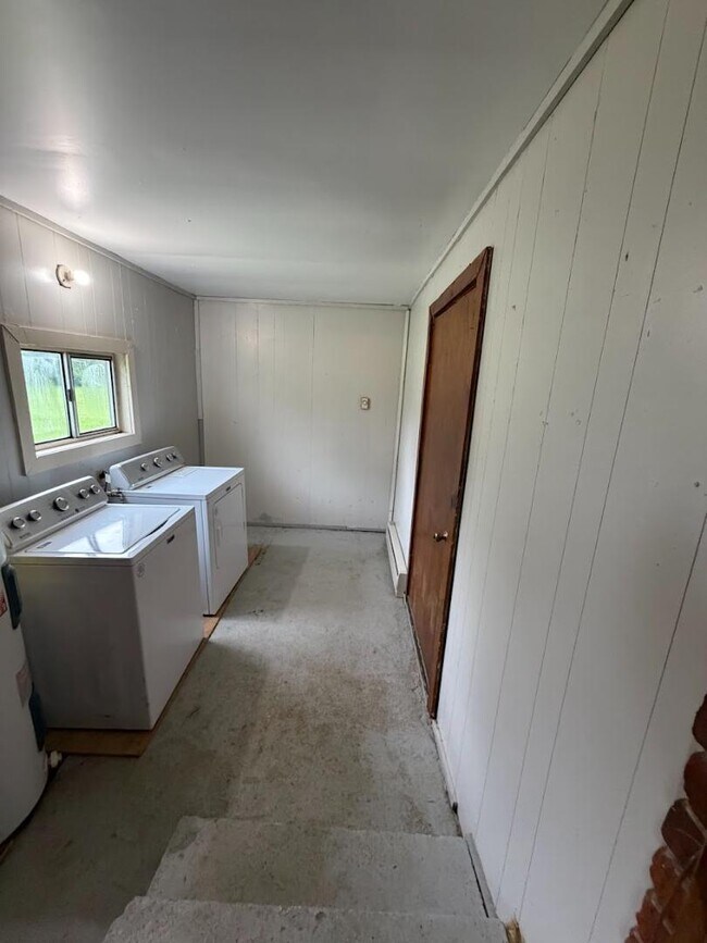 Building Photo - 1015 S Pittenger Rd