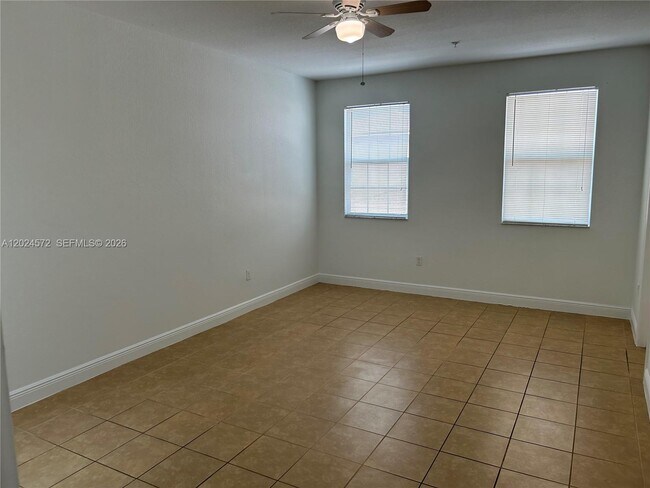 Building Photo - 1424 SW 147th Ave