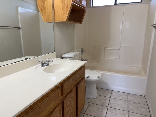 Building Photo - 915 McDaniel Cir