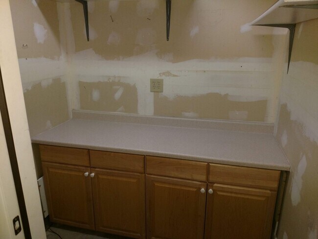 Building Photo - Henderson 4 Bedroom