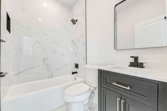 Building Photo - 5634 Dolores St