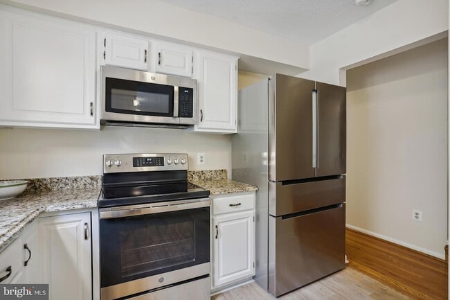 Building Photo - 9708 Locust Hill Dr