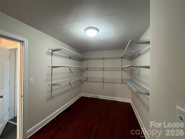 Building Photo - 1120 Hensley Rd