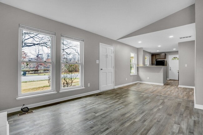 Building Photo - 7215 Johnnycake Rd