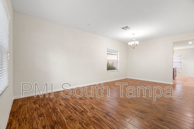 Building Photo - 13740 Newport Shores Dr