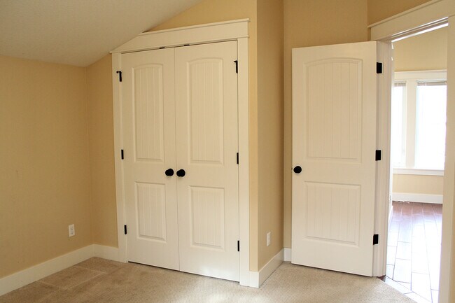 Building Photo - 3901 SE 49th Ave