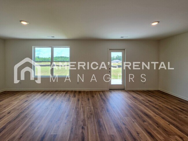 Building Photo - 556 Saddlewood Bnd