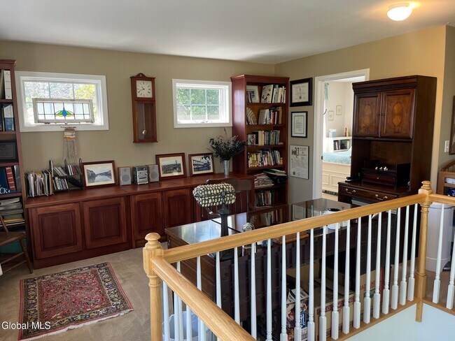 Building Photo - 68 Vista Dr