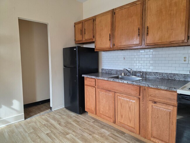 Building Photo - 100 N Franklin St