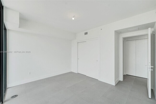 Building Photo - 1170 E Hallandale Beach Blvd