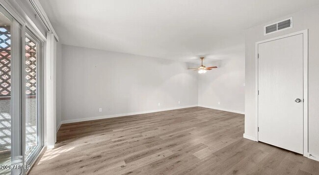 Building Photo - 4211 E Palm Ln