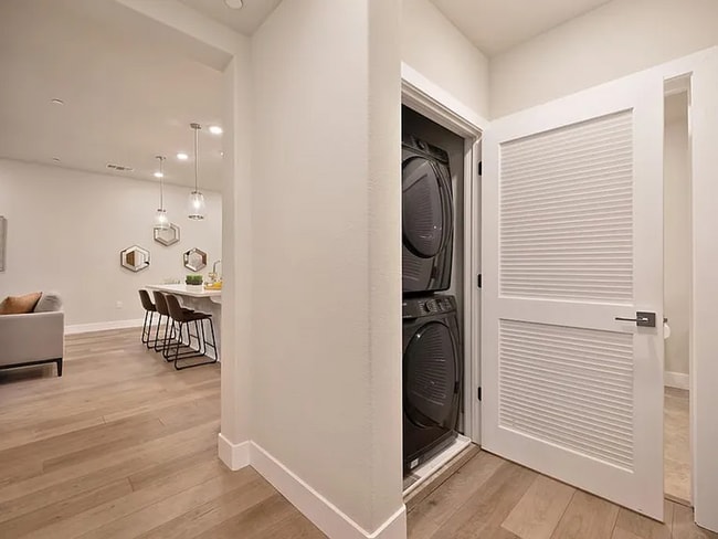 Building Photo - Premier 2/2 Condo in The Cannery- $500 OFF...