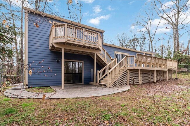 Building Photo - 3230 Cedar Bluff Dr NE