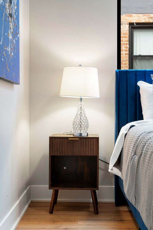 Building Photo - 6044 N Winthrop Ave