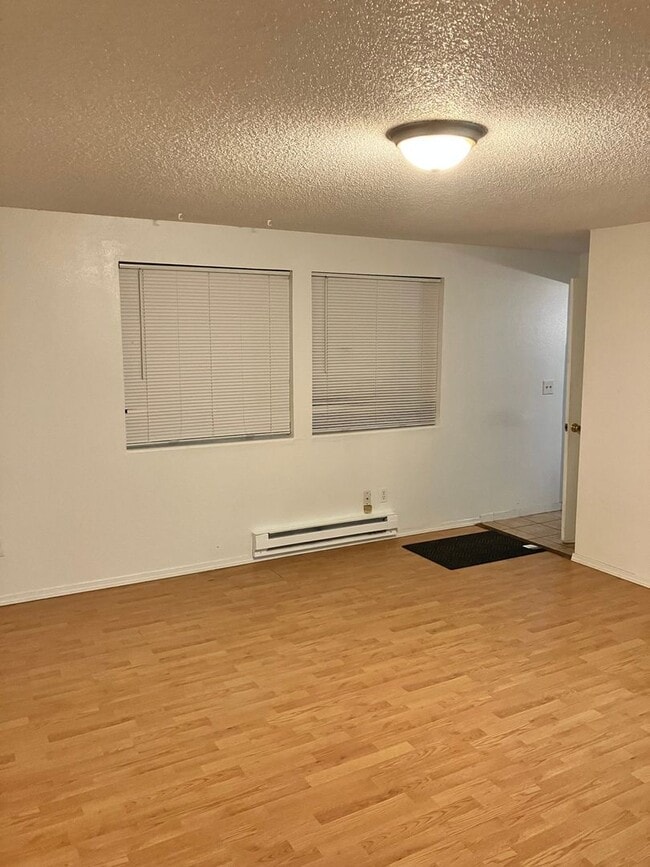 Building Photo - 2429 NE Saratoga St