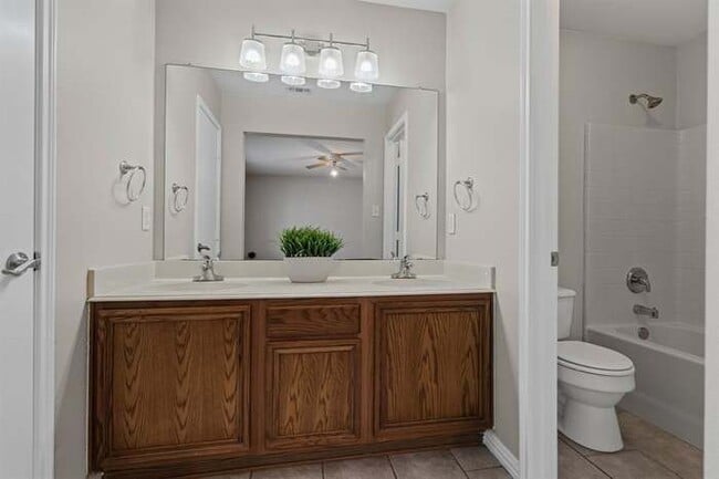 Building Photo - 3011 Castillo Dr
