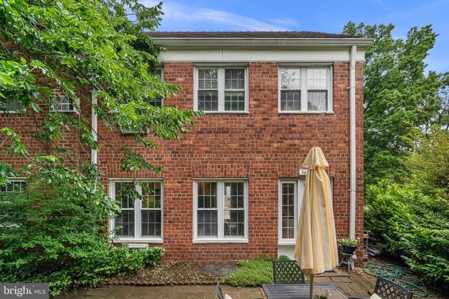 Building Photo - 3408 Martha Custis Dr