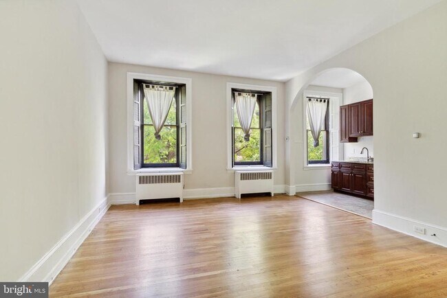 Building Photo - 2008 Spruce St