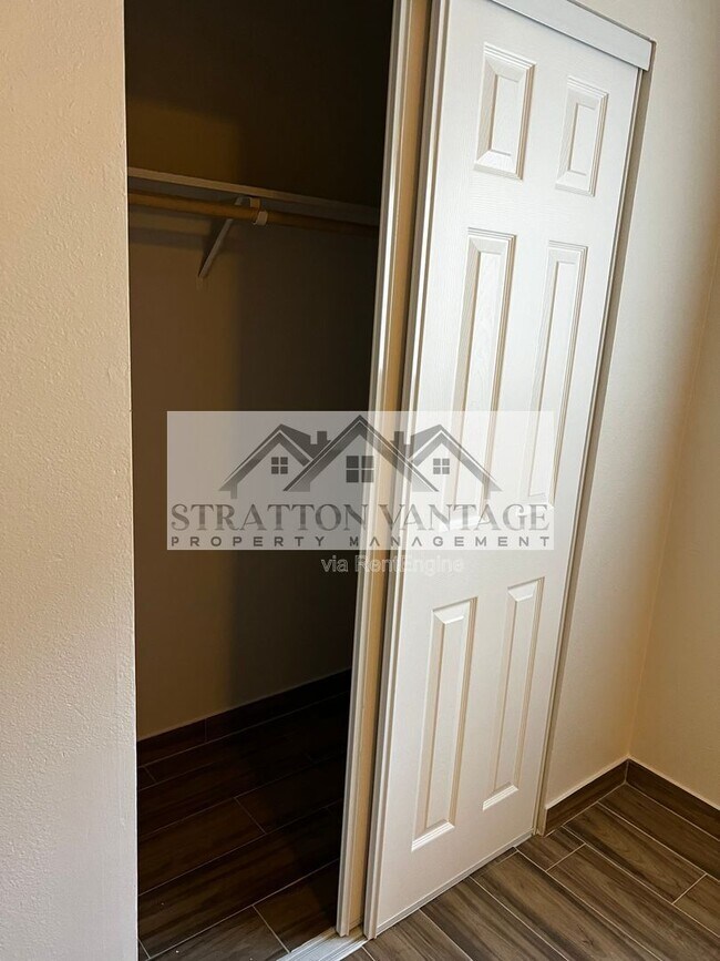 Building Photo - 424 W Brown Rd