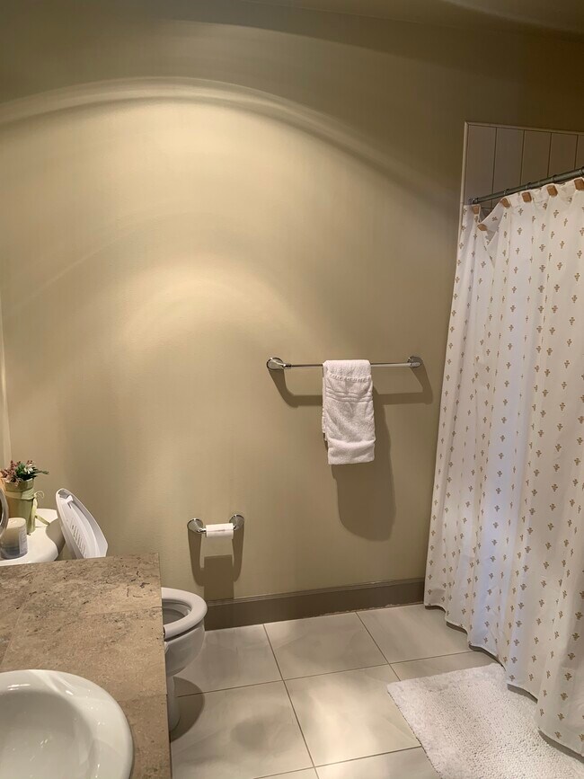 Full Bath - 1840 25th Ave NE