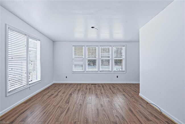 Building Photo - 480 Richneck Rd