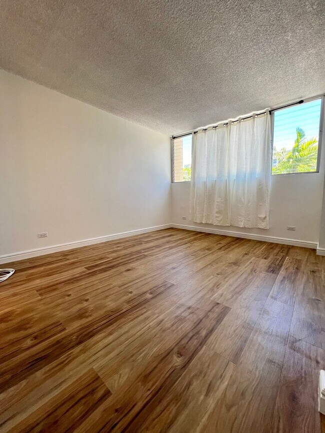 Building Photo - Convenient 2/2/1 with Lanai