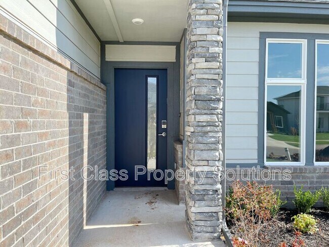 Building Photo - 512 NW 176th Terrace