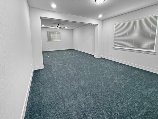 Building Photo - 1220 Westborough Ln