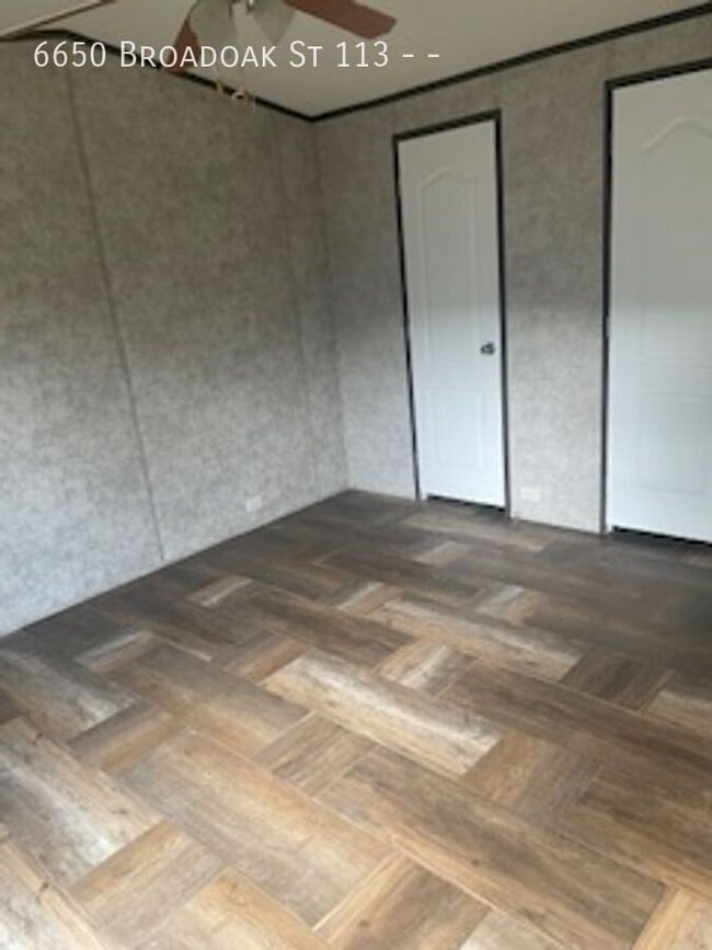 Primary Photo - 6650 Broadoak St