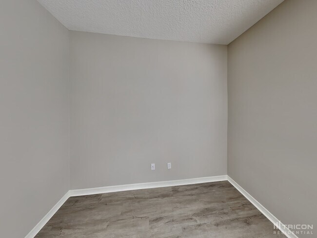 Building Photo - 2557 Isabela Terrace