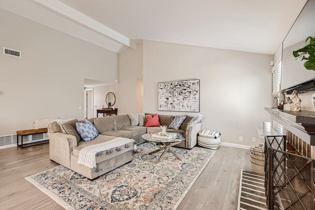 Building Photo - Impressive Oceanside Home For Rent