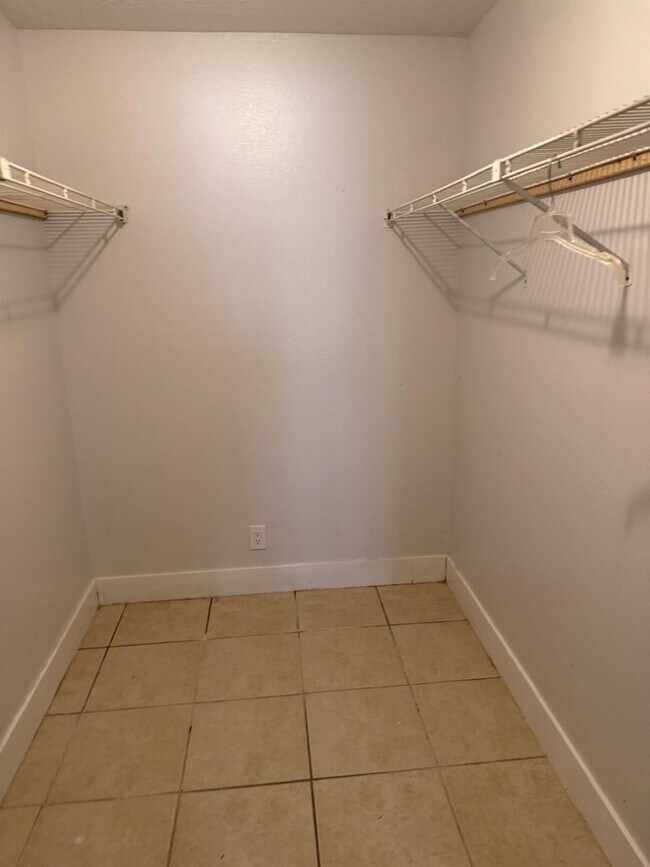 Building Photo - 1216 Periwinkle Pl