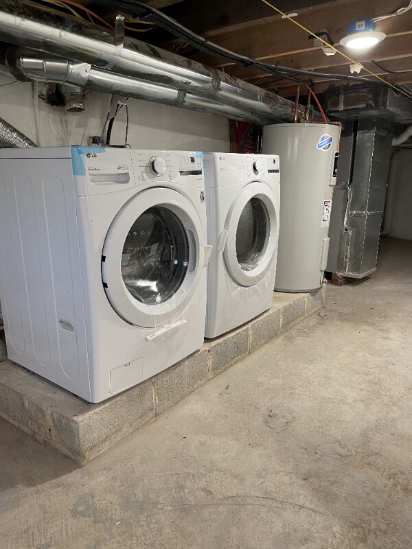 Building Photo - 1837 E Sergeant St