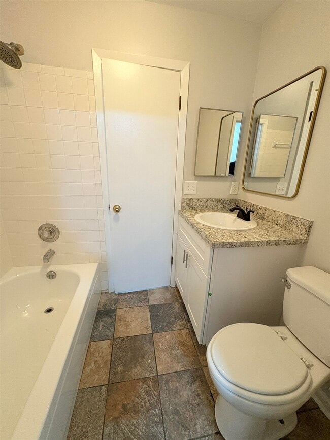Building Photo - 1461 Live Oak Dr