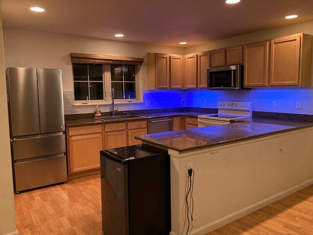 Building Photo - 813 Castello Ave