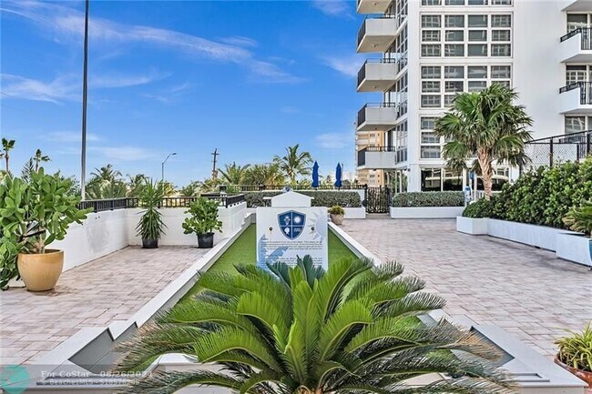 Building Photo - 525 N Ocean Blvd